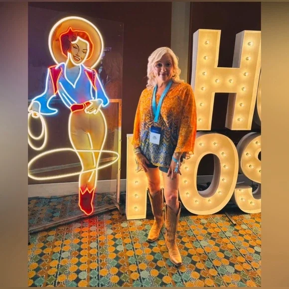 I'm Live - Like this listing to be notified when I go Live! Thanks poshers! - Picture 8 of 15